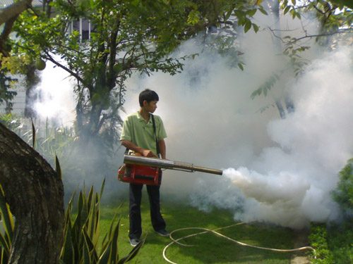 giá máy xịt khói diệt côn trùng
